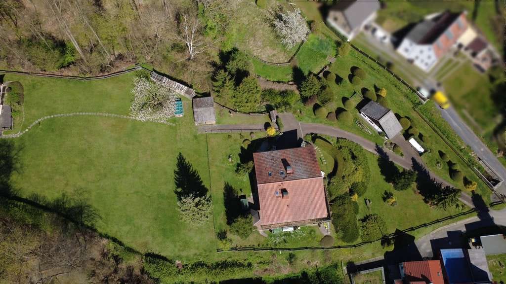 Immobilie in Berga/Elster - Exklusiver Rückzugsort in Berga: Haus mit Kamin, Terrassen & Südbalkonen und traumhaftem Weitblick - Bild 2