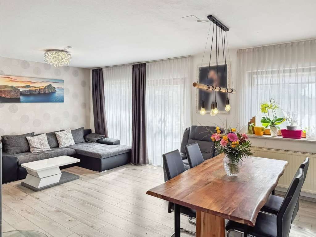Immobilie in Ehra-Lessien - Großzügiges Ein- bis Zweifamilienhaus mit idyllischem Garten und modernem Komfort in Ehra-Lessien - Bild 2