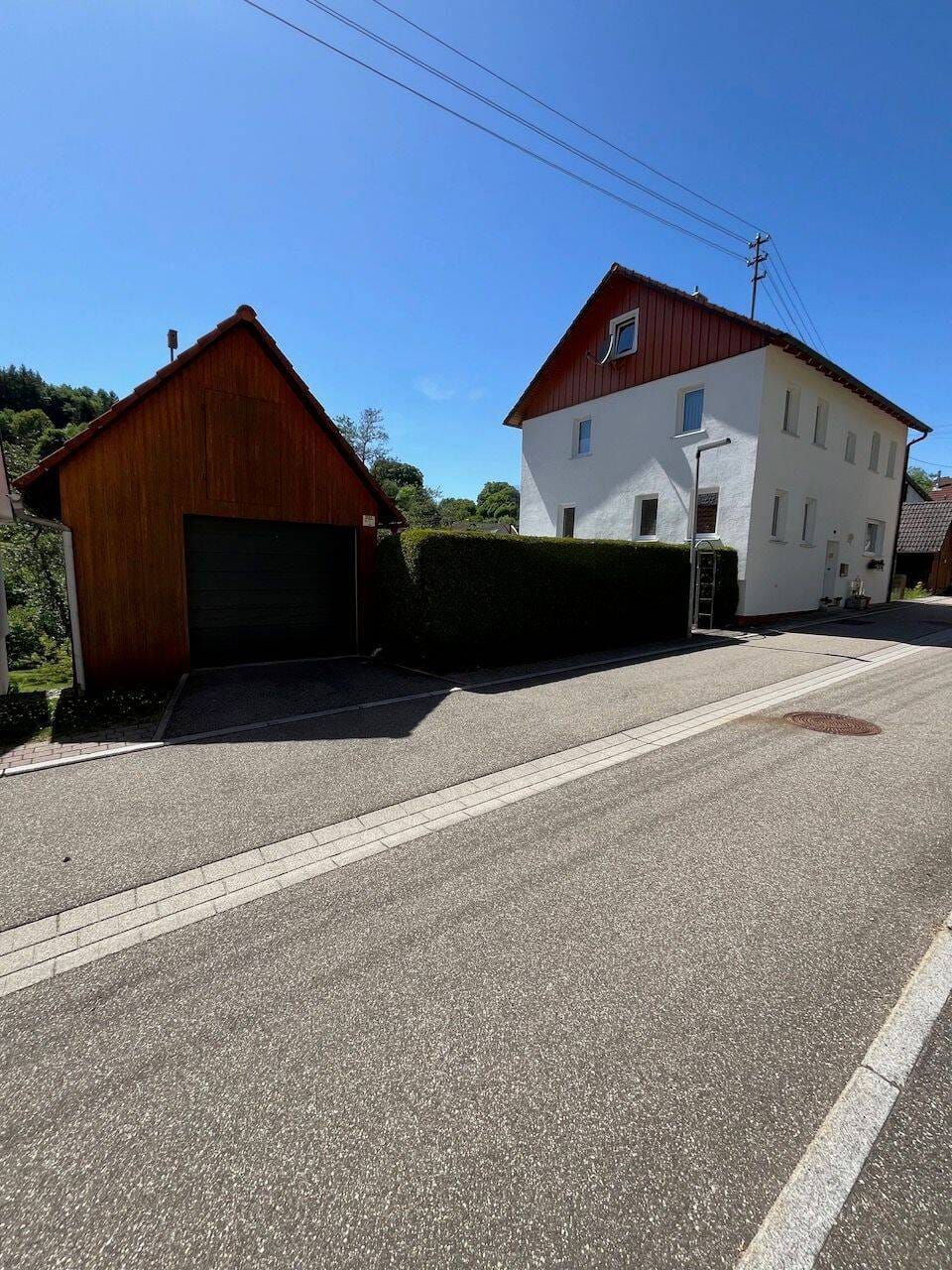 Immobilie in Loßburg - Charmantes Mehrgenerationenhaus mit Garage und schönem Garten - Bild 2