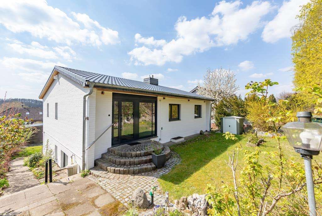 Immobilie in Escheburg - Naturnah leben in Escheburg:
"Einfamilienhaus mit Weitblick und Potenzial für zwei Einheiten" - Bild 1
