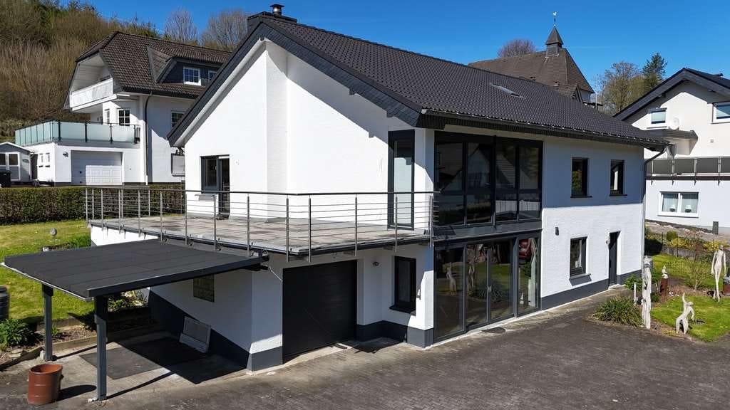 Immobilie in Attendorn - EFH mit ELW - modernisiert, groß und schön - Bild 1