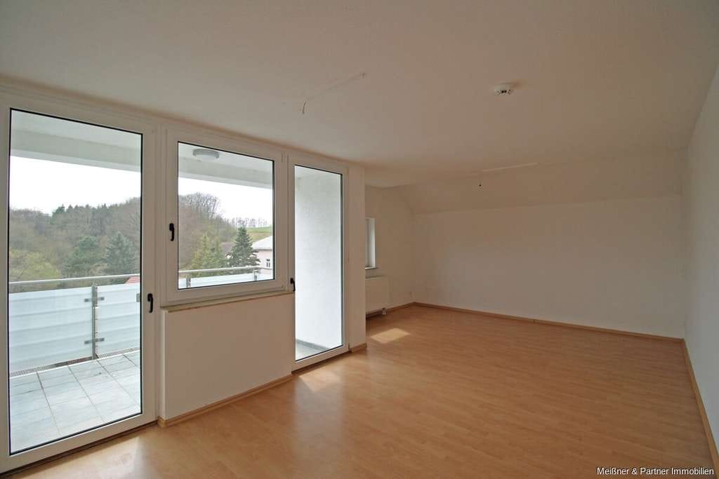 Immobilie in Neusalza-Spremberg - Kapitalanlage oder Eigennutzung: 3-Raum-Dachgeschosswohnung mit Südbalkon in gepflegter Wohnanlage - Bild 1