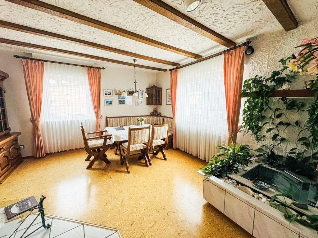 Immobilie in Ettringen - Gepflegtes und renoviertes Zweifamilienhaus in Ettringen  - Bild 4