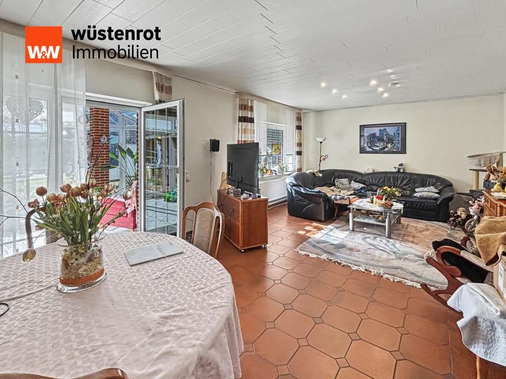Immobilie in Neubörger - Ausgebauter Bungalow mit Wintergarten, Teich und Pool - Bild 1