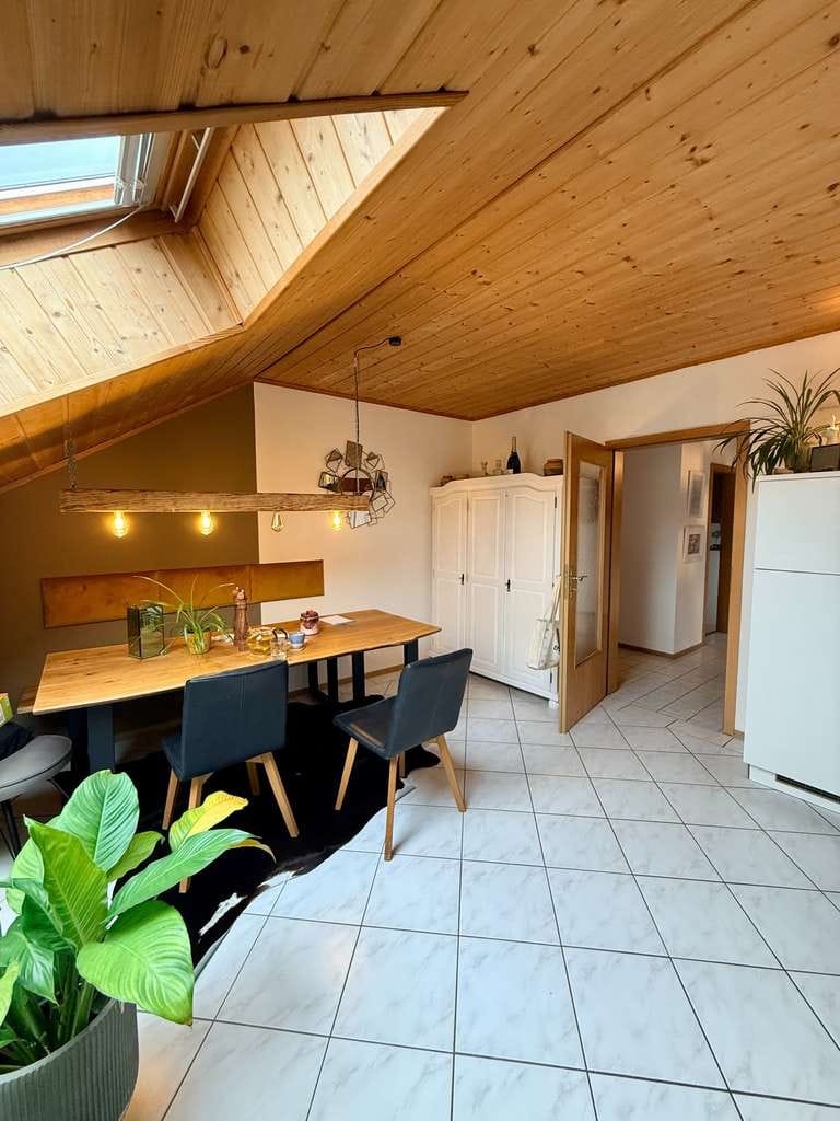 Immobilie in Hutthurm - Helle Dachgeschosswohnung mit Balkon & Gartenanteil in ruhiger Lage von Hutthurm zu verkaufen - Bild 0