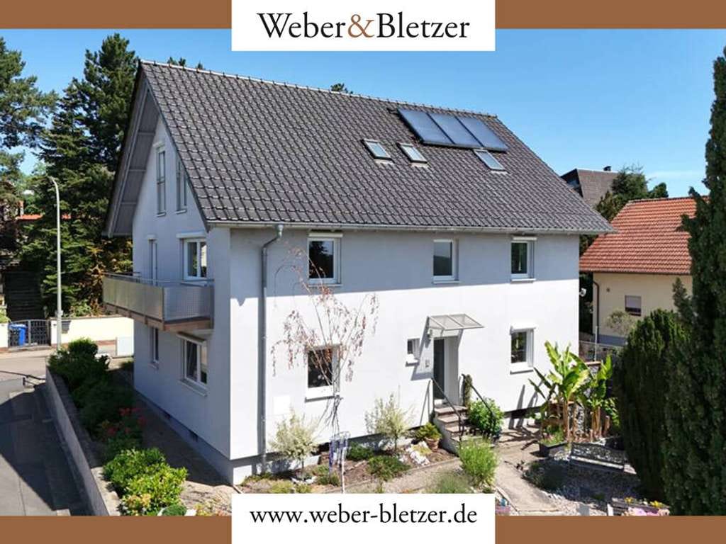 Immobilie in Weisenheim am Sand - Saniertes, freistehendes Dreifamilienhaus mit Innenhof und Garagen! - Bild 0