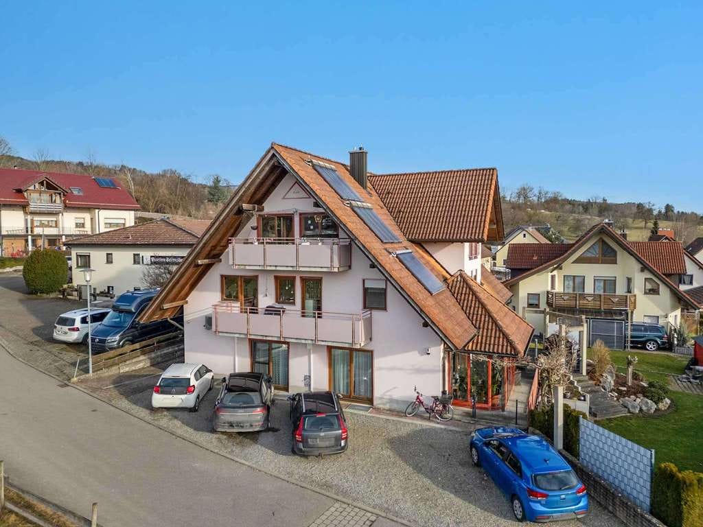 Immobilie in Salem - Attraktives 3-Familienhaus (Mehrgenerationenhaus) mit großer Hauptwohnung in ruhiger Lage von Beuren - Bild 3