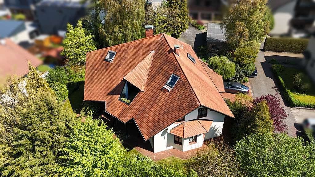 Immobilie in Hövelhof - architektonische Besonderheit in zentraler Lage // großzügiges EFH // EBK // 3 Bäder  // Garage - Bild 3