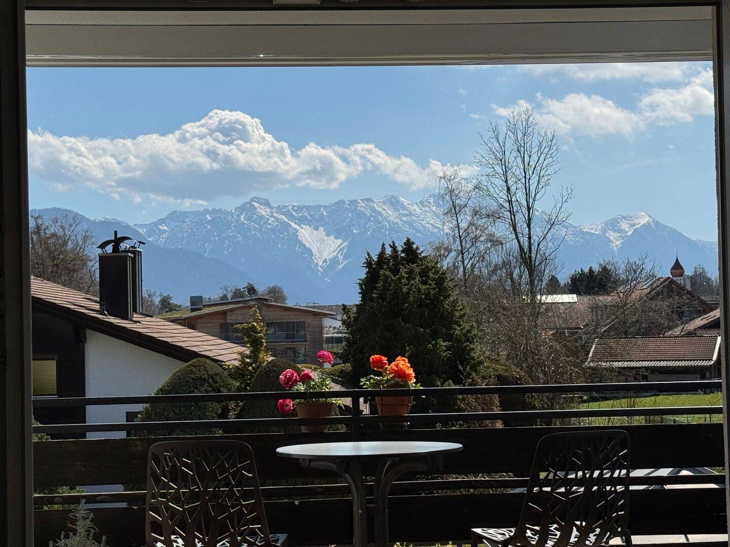 Immobilie in Seehausen am Staffelsee - So geht schönes Wohnen!! Auffallend elegante 3-Zimmer-Wohnung in attraktiver Lage, mit Blick auf die Alpen - Bild 0