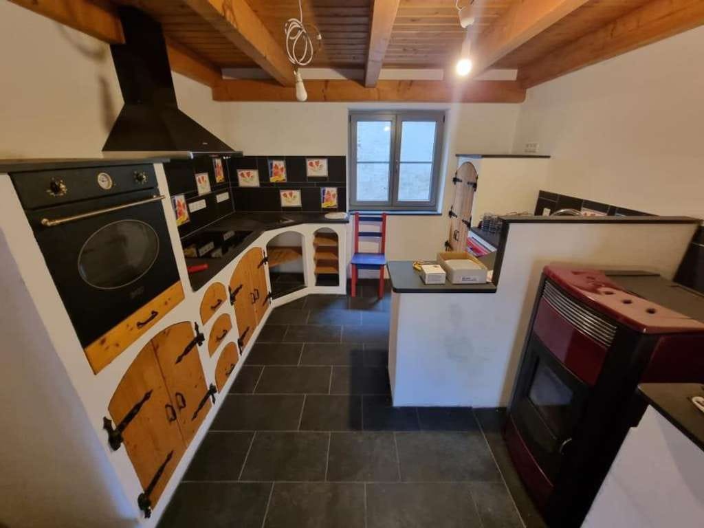 Immobilie in Cadolzburg - Ideal für Kreative ... 
Stattliches Wohnhaus mit Gestaltungspotenzial und Innenhof  - Bild 1