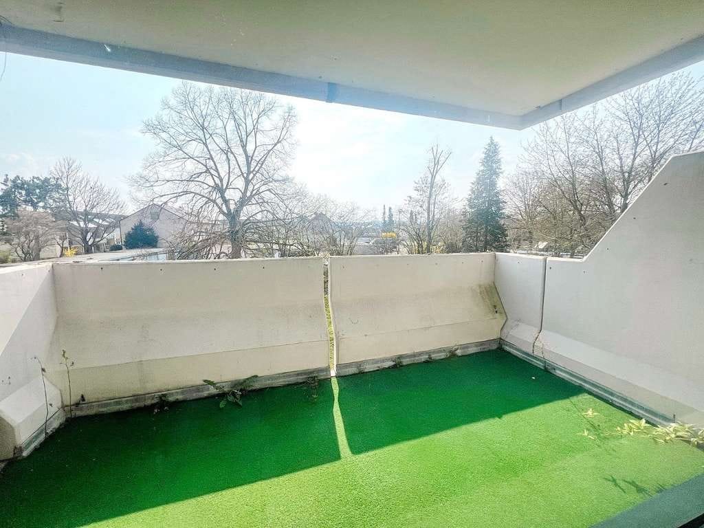 Immobilie in Ditzingen - Ruhige Oase am Rand von Ditzingen: sonnige 2-Zi. Wohnung mit EBK, Süd-Balkon und TG-Box - Bild 3