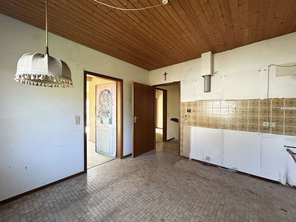 Immobilie in Flörsbachtal - Platz für Träume und Ideen – Einfamilienhaus mit Entwicklungsspielraum
 - Bild 3