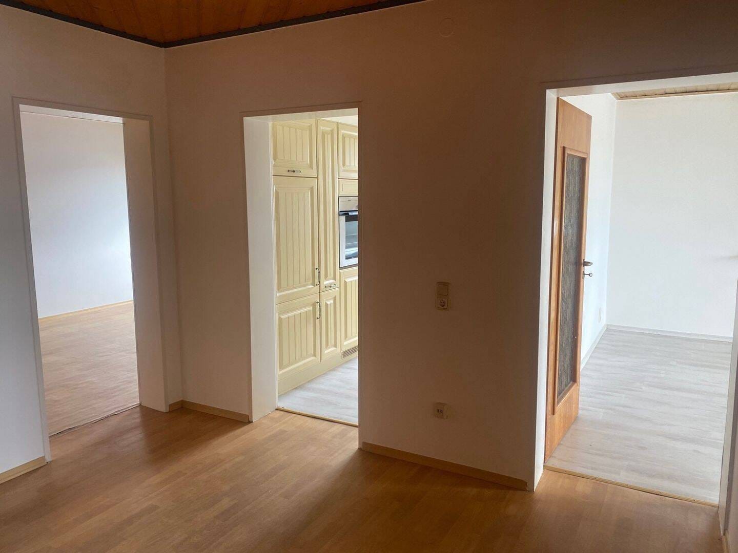 Immobilie in Neustadt an der Donau - Attraktive 4-Zimmer-Eigentumswohnung im Stadtteil "Schwaigfeldring" - Bild 2
