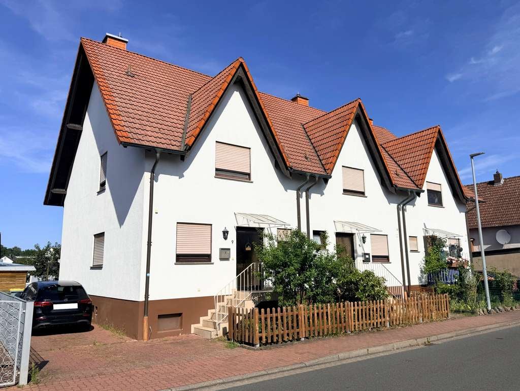 Immobilie in Erlensee - Attraktives Mehrfamilienensemble – Drei vermietete Reihenhäuser in Split-Level-Bauweise in Erlensee - Bild 0