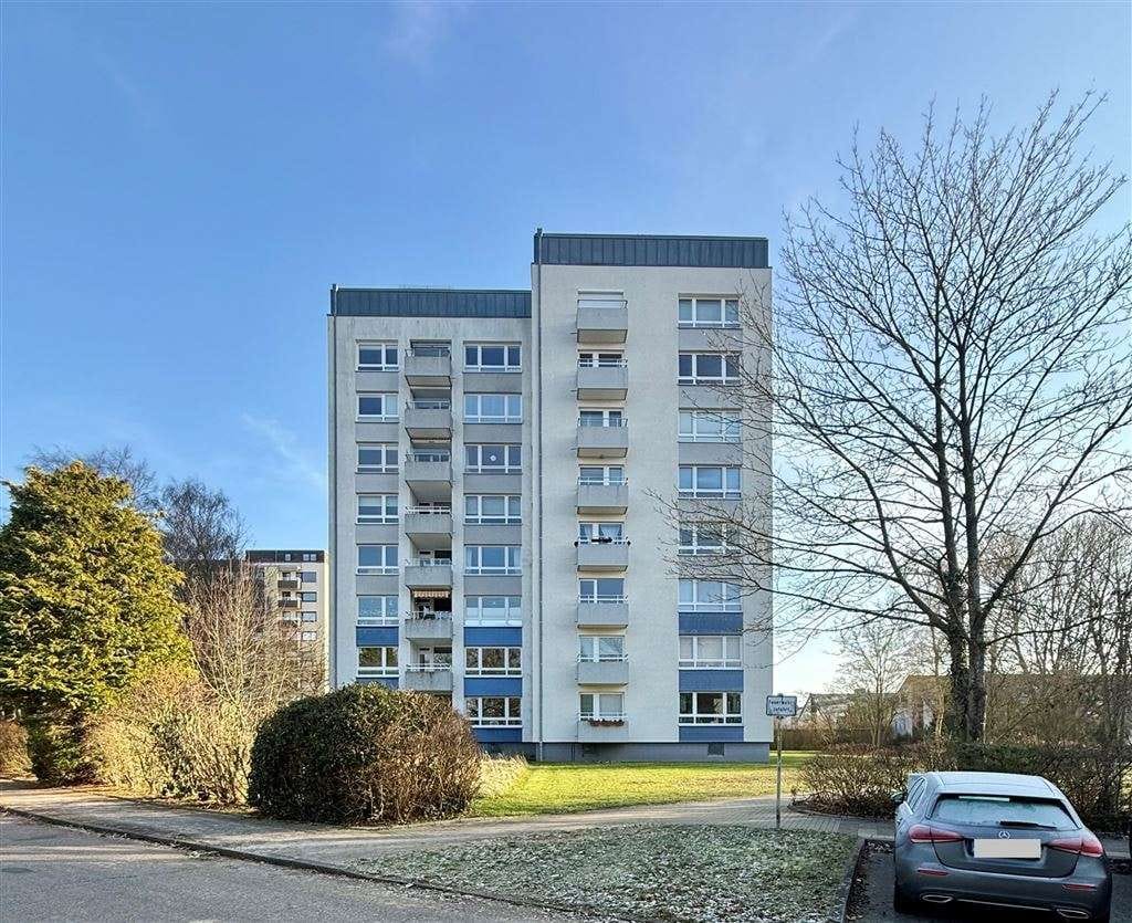 Immobilie in Heikendorf - Strandnahe und bezugsfreie 5-Raum-Whg. mit 2 Balkonen u. Sauna // Roesoll, Heikendorf - Bild 1