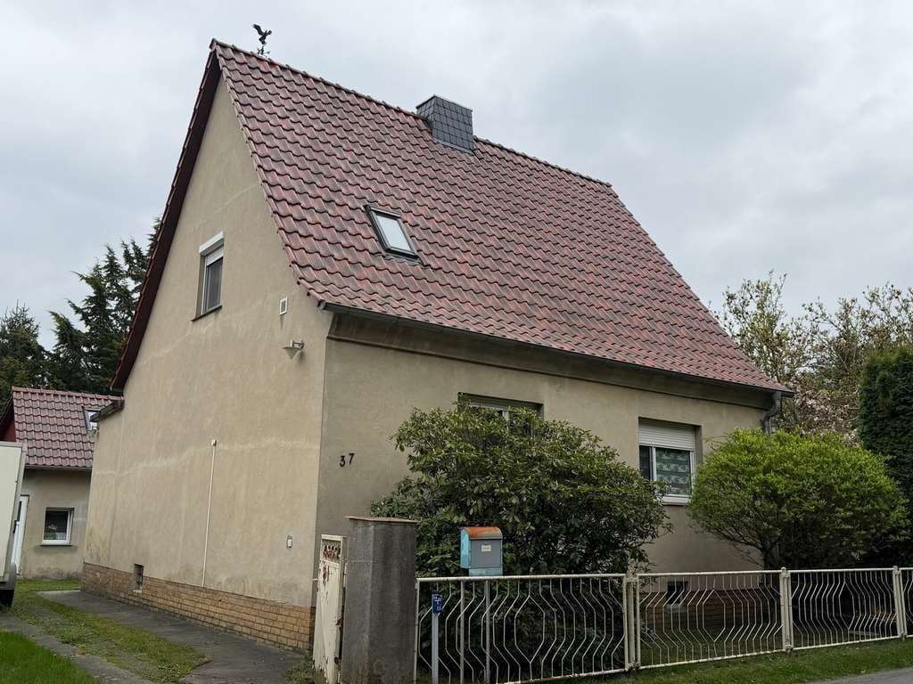 Immobilie in Lauchhammer - Freistehendes Einfamilienhaus mit Nebengebäude und sonnigem Grundstück - Bild 0
