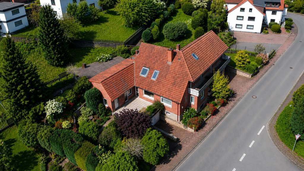Immobilie in Rinteln - Platz für die ganze Familie – 10 Zimmer, großer Garten & viele Möglichkeiten - Bild 1