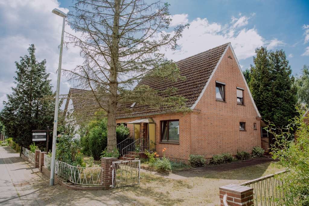 Immobilie in Großenaspe - 1.094 m² Grundstück mit Wohnhaus, Einliegerwohnung und viel Potenzial (provisionsfrei). - Bild 1