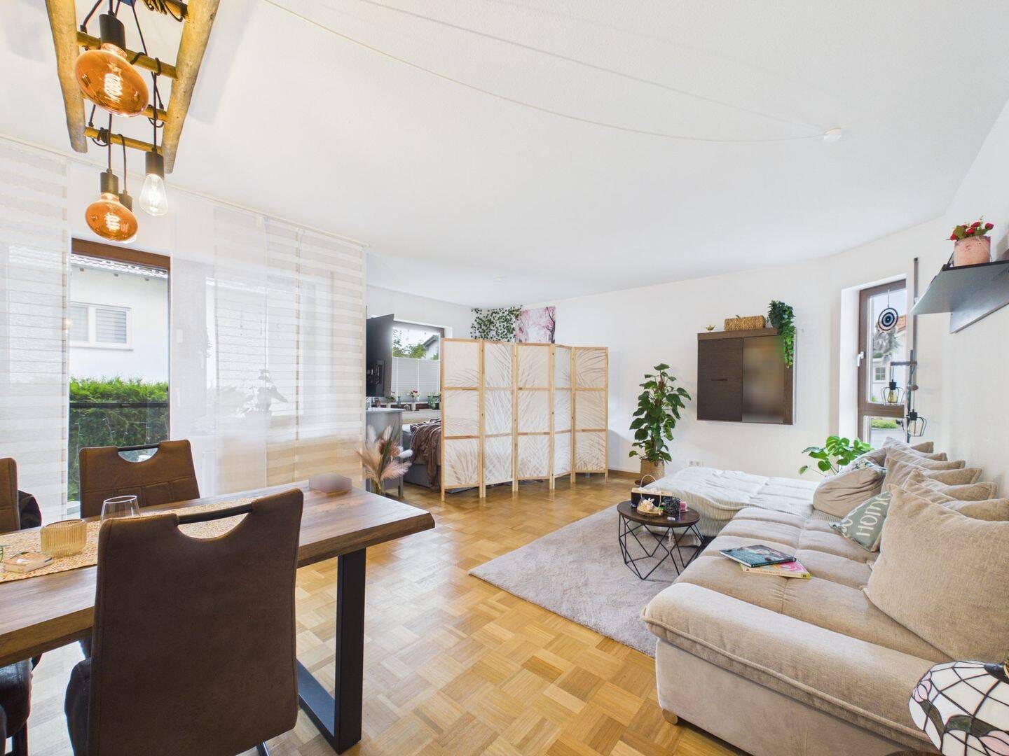 Immobilie in Künzell - Helle Erdgeschosswohnung mit 3 Zimmern und gemütlicher Terrasse - Bild 1