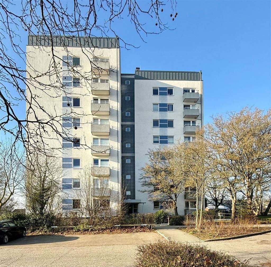 Immobilie in Heikendorf - Strandnahe und bezugsfreie 5-Raum-Whg. mit 2 Balkonen u. Sauna // Roesoll, Heikendorf - Bild 0