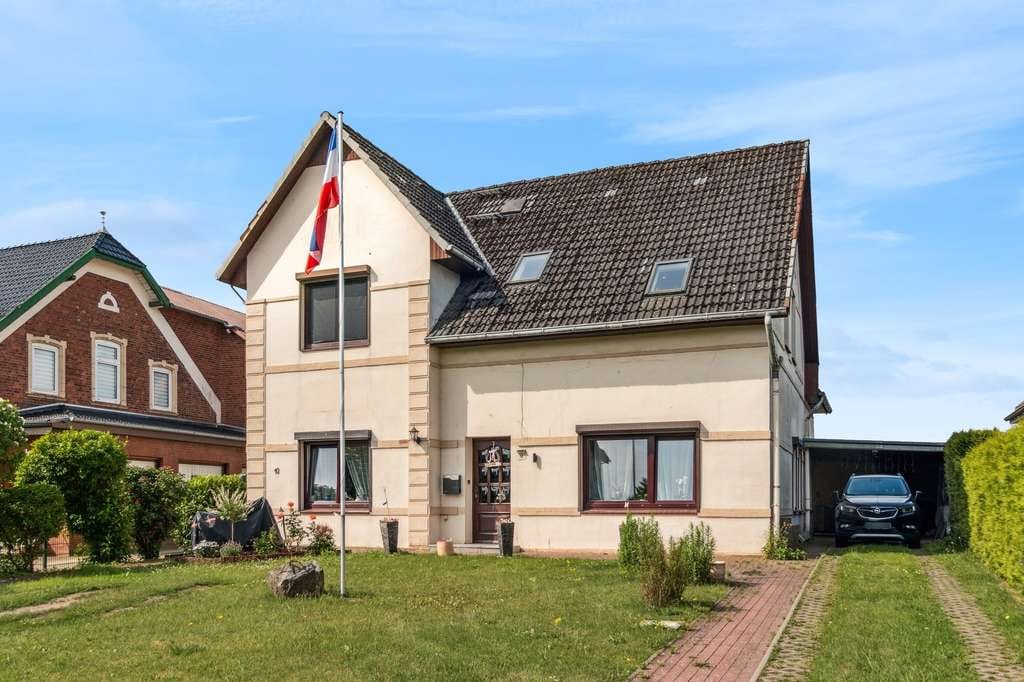 Immobilie in Lüchow - Gepflegtes Zweifamilienhaus mit Garten, Dachterrasse und zwei separaten Eingängen - Bild 1