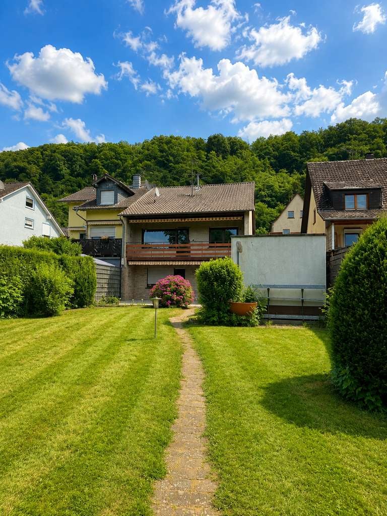 Immobilie in Bad Hönningen - Großes Familienhaus –zwei Wohnbereiche – viele Möglichkeiten in Ariendorf - Bild 3
