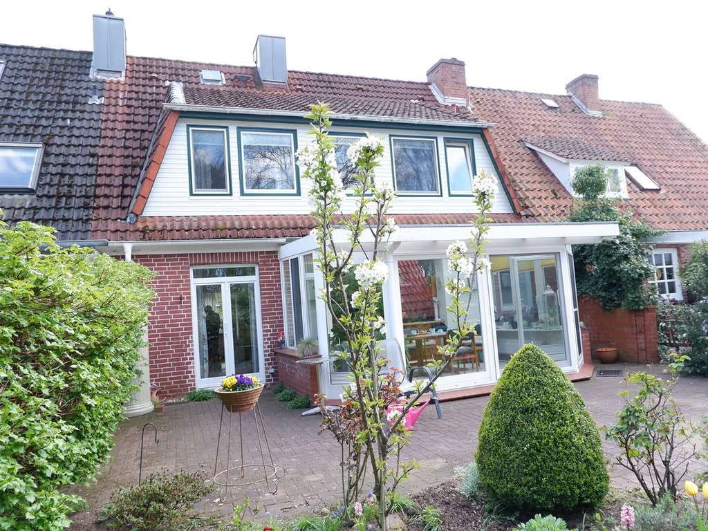 Immobilie in Geesthacht - modernisiertes Stadthaus mit Wintergarten in schöner und ruhiger Lage - Bild 1
