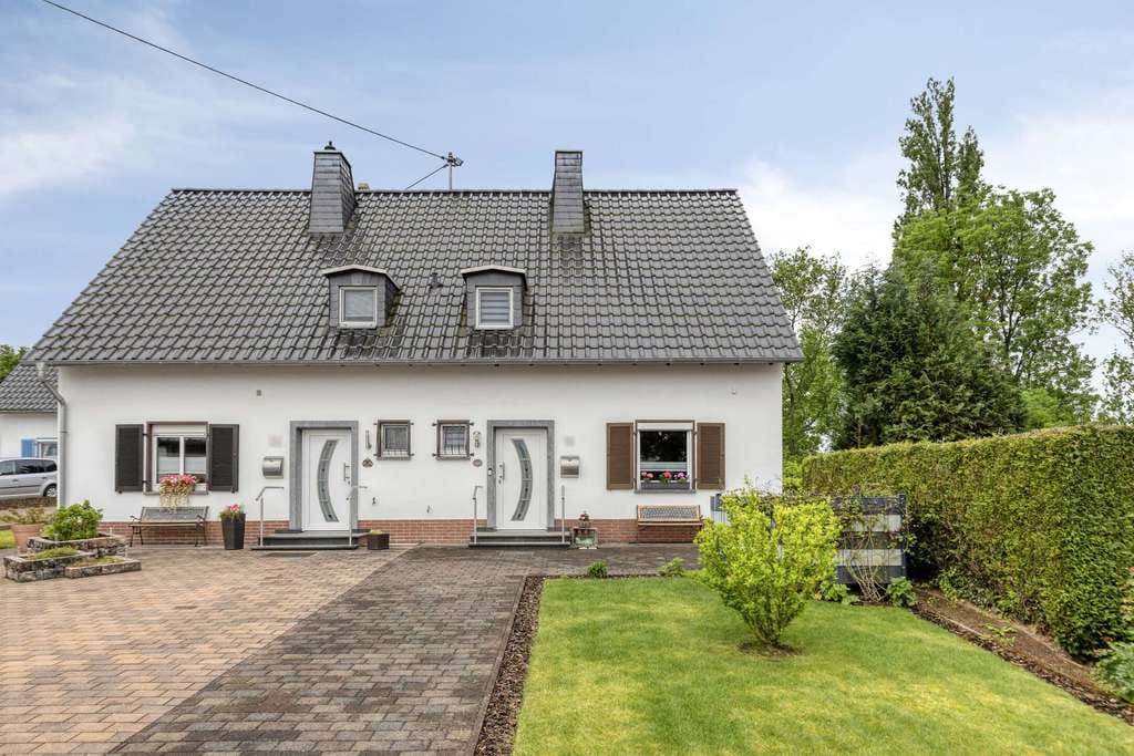 Immobilie in Weißenthurm - Stilvoll modernisierte Doppelhaushälfte mit Garten und Doppelgarage in attraktiver Wohnlage - Bild 1
