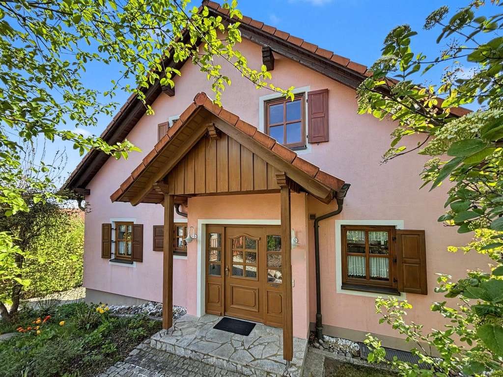 Immobilie in Wilhelmsdorf - Familienidylle mit ländlichem Charme–Großzügiges Einfamilienhaus auf Traumgrundstück in Wilhelmsdorf - Bild 1