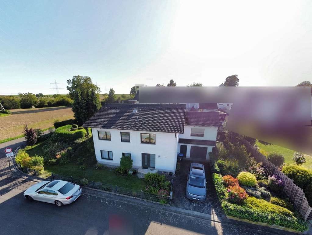 Immobilie in Windesheim - Gepflegtes Einfamilienhaus mit Garage und Garten in Ortsrandlage und Panoramablick  - von privat - - Bild 2