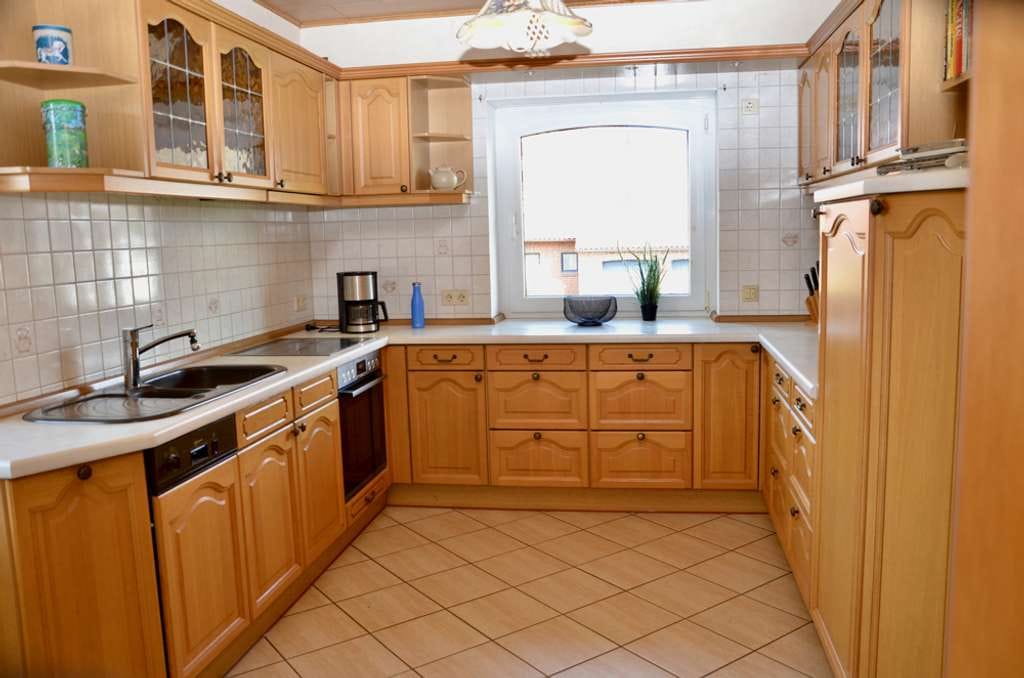 Immobilie in Apelern - Großzügiges Einfamilienhaus mit wohnähnlich ausgebautem Keller, Doppelgarage und großem Grundstück - Bild 3