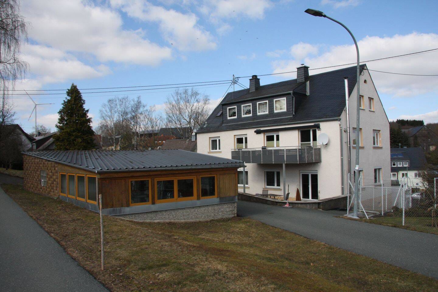 Immobilie in Schauenstein - Ein Dreifamilienhaus zum Wohnfühlen am Ortsrand im Frankenwald - Bild 0