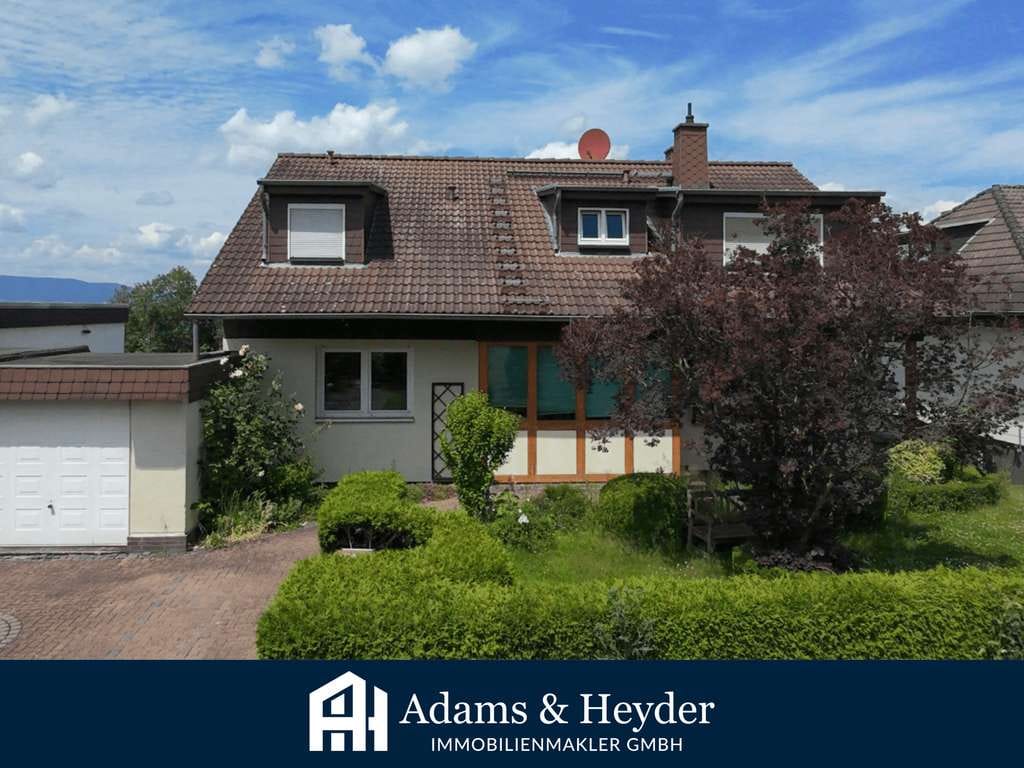 Immobilie in Lohfelden - Traumhafter Fernblick über Kassel in diesem Zweifamilienhaus mit Einliegerwohnung in Lohfelden - Bild 0