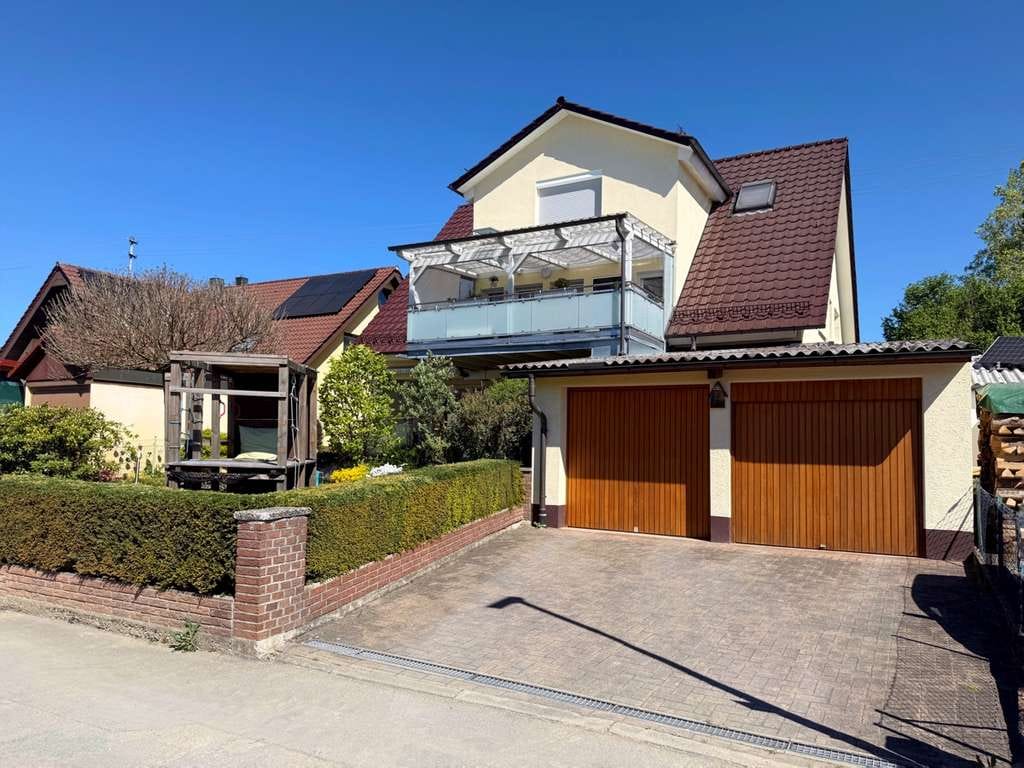 Immobilie in Alfdorf - Großzügiges Zweifamilienhaus mit Garten und Doppelgarage in ruhiger Lage - Bild 0