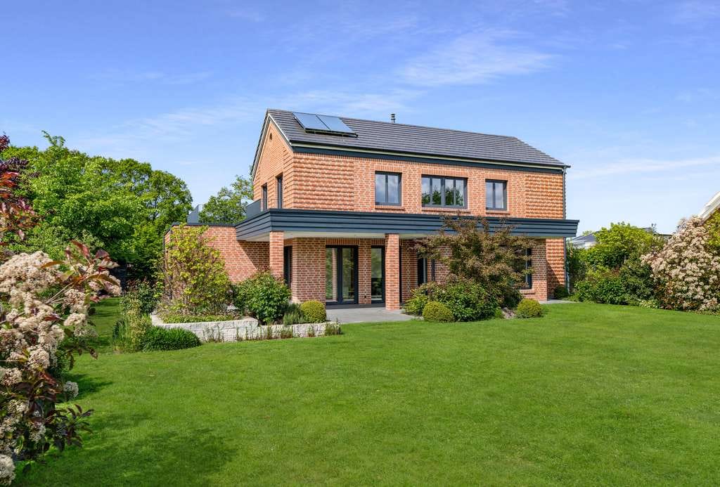 Immobilie in Lindern (Oldenburg) - Jung gebaut, weit gedacht & hochwertig ausgestattet: Einfamilienhaus auf 1.098 m² in Lindern! - Bild 2
