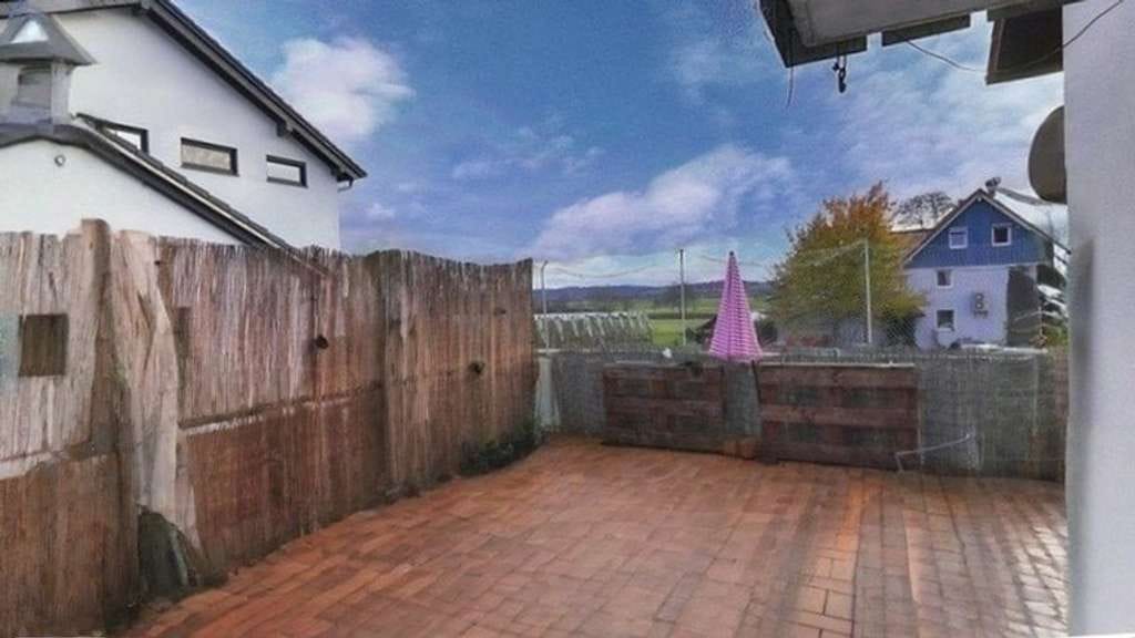 Immobilie in Frickingen - GROSSZÜGIGES EIN-ZWEI-FAMILIENHAUS MIT GROSSEM GRUNDSTÜCK
BEZUGSFREI - Bild 2
