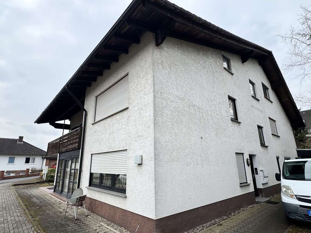 Immobilie in Bad Zwesten - Wohnraum mit Substanz und Potenzial – MFH mit 7 Wohneinheiten, großem Grundstück und Garage - Bild 1