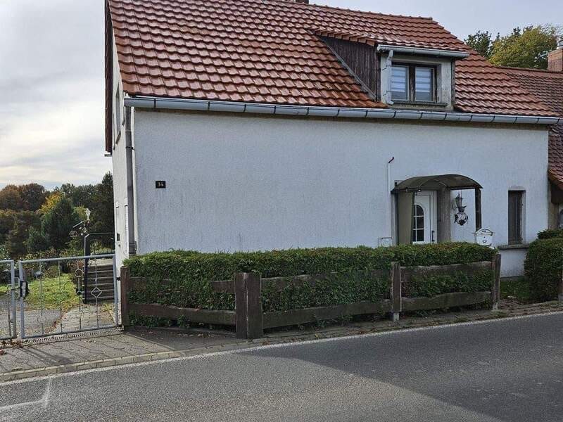 Immobilie in Bad Lausick - Ländliche Idylle mit Potenzial – sanierungsbedürftige Doppelhaushälfte auf großzügigem Hanggrundstück - Bild 0