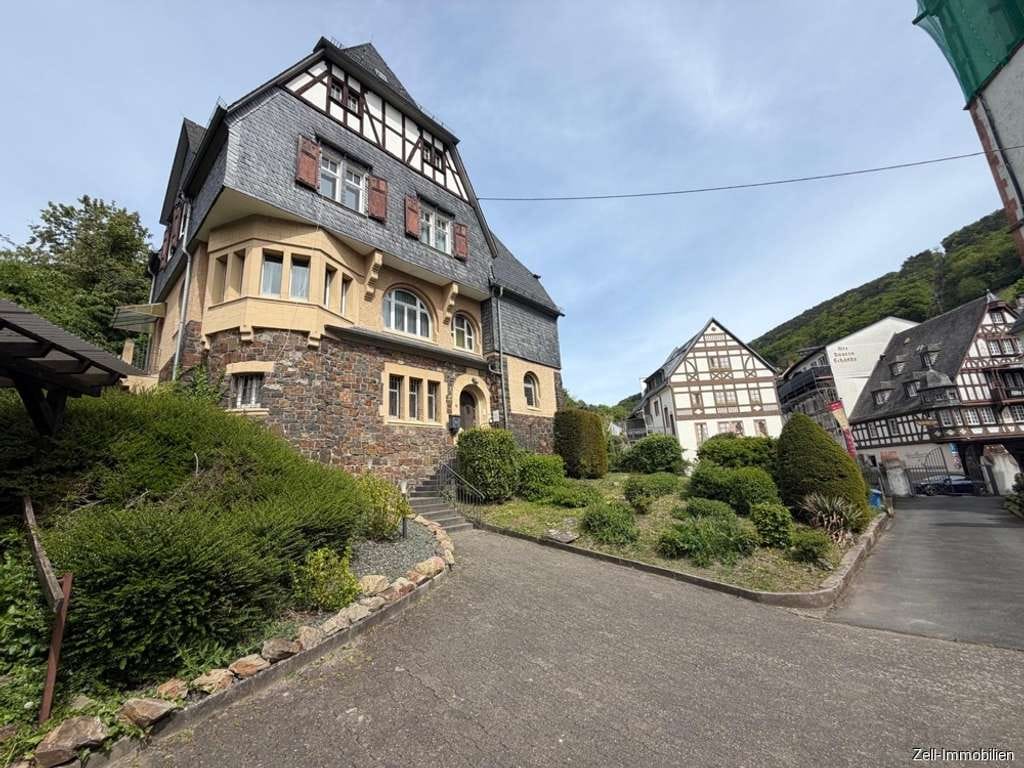 Immobilie in Rüdesheim am Rhein - Seltene Gelegenheit! - Ehemaliges Pfarrhaus mit großem Grundstück und historischem Charakter - Bild 2