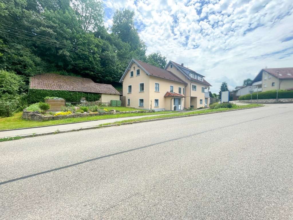 Immobilie in Untermarchtal - Großzügiges Wohnhaus mit Gewerbemöglichkeit – Wohnen und Arbeiten unter einem Dach - Bild 1