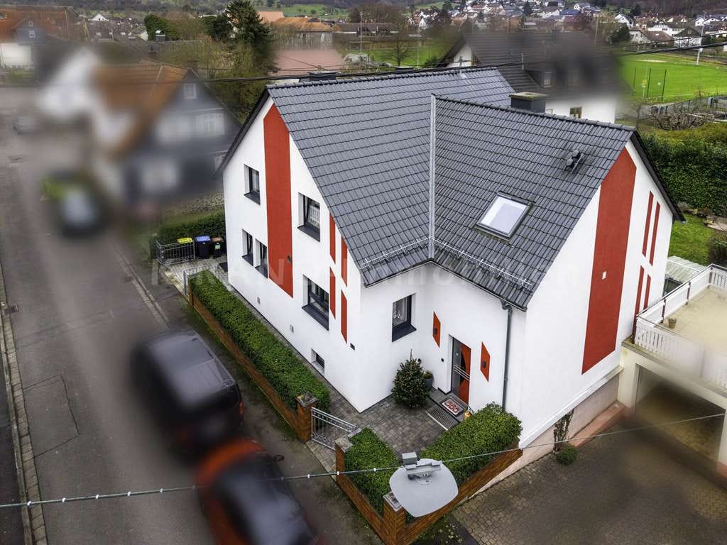 Immobilie in Glauburg - Energieeffizient saniertes Zweifamilienhaus mit Büro und gepflegtem Garten in Glauburg - Bild 0