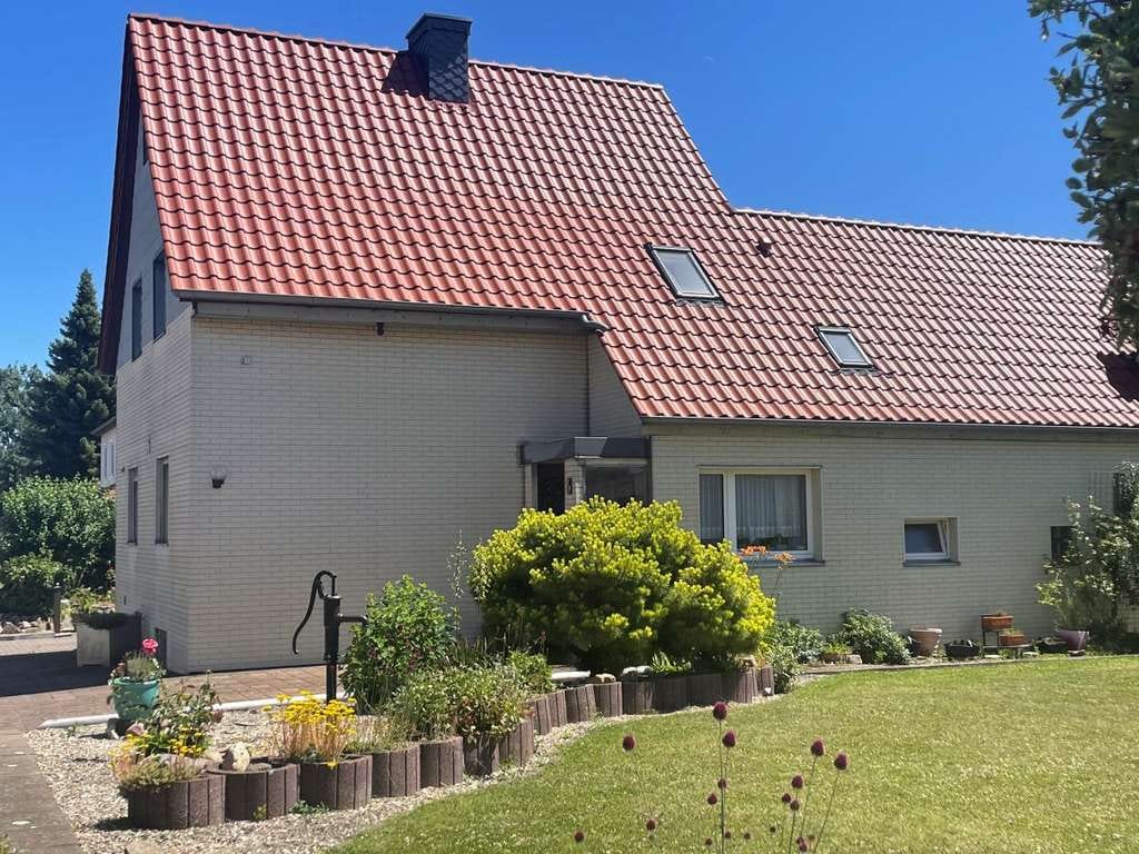 Immobilie in Bad Münder am Deister - Bad Münder, OT Hachmühlen, EFH mit großem Garten und Garagen - Bild 1