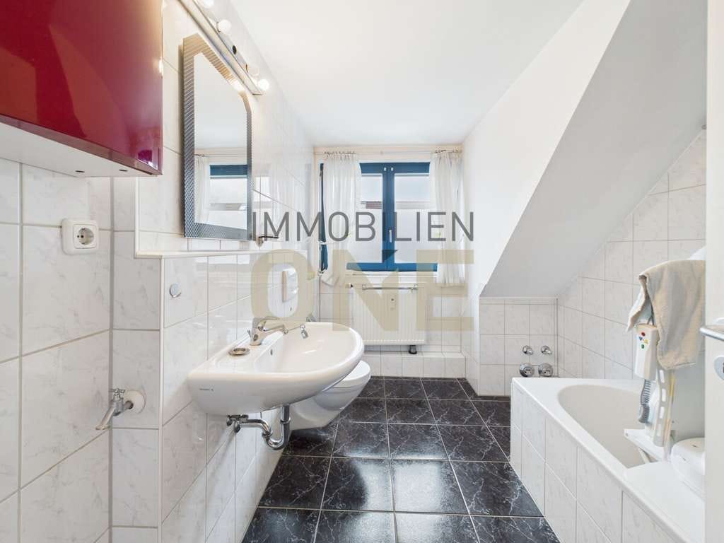 Immobilie in Nittendorf - Helle 2,5-Zimmer Galeriewohnung mit Balkon und Tiefgaragenstellplatz - Bild 3