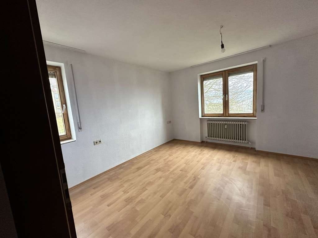 Immobilie in Oberkochen - ****Große 4,5-Zimmer-Wohnung mit Balkon und Garage**** - Bild 4
