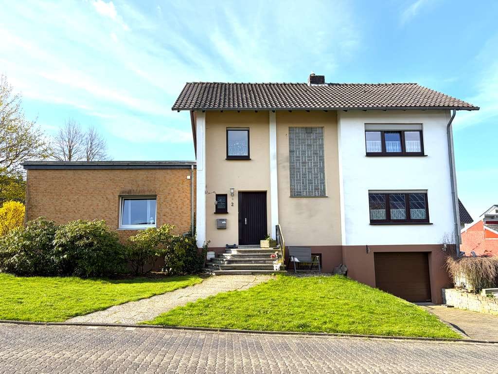 Immobilie in Marsberg - *** Schönes Einfamilienhaus mit separater Wohnung in Marsberg - Meerhof*** - Bild 1