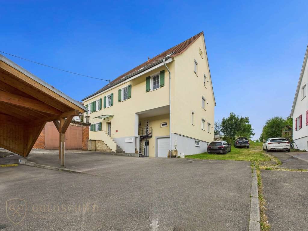 Immobilie in Hochdorf - Stilvoll kernsaniertes Bauernhaus mit Garten, Terrasse, 2x Carports & Gewölbekeller - Bild 3