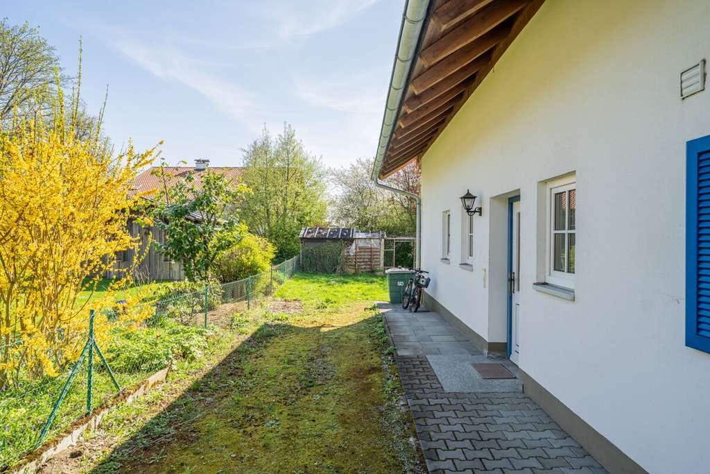 Immobilie in Vilgertshofen - Idyllisch gelegen & großzügig geschnitten – Zweifamilienhaus mit Charme in Issing - Bild 1