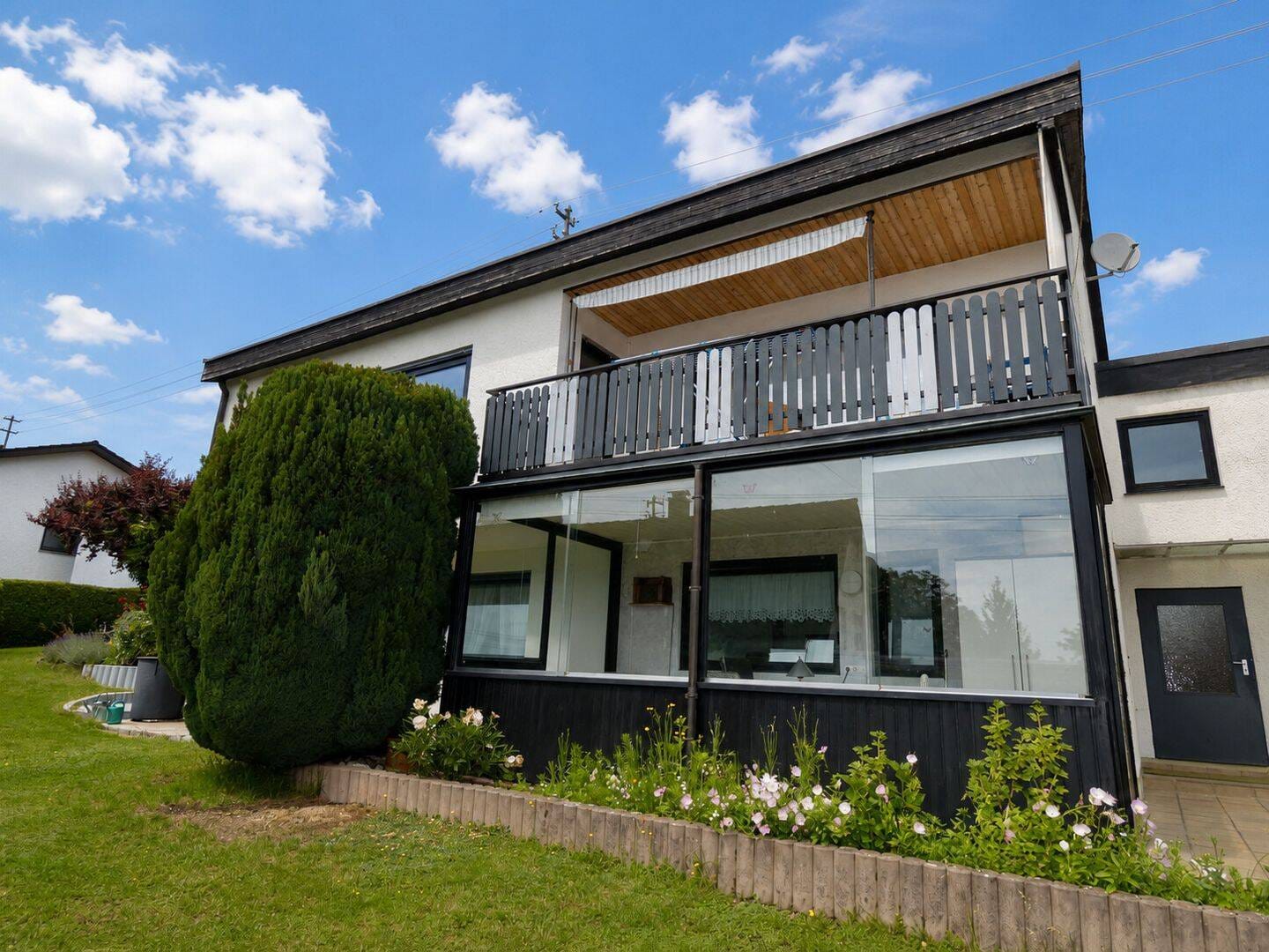 Immobilie in Syrgenstein - Familienhaus mit Wintergarten, Werkstatt und liebevollem Garten - Bild 4