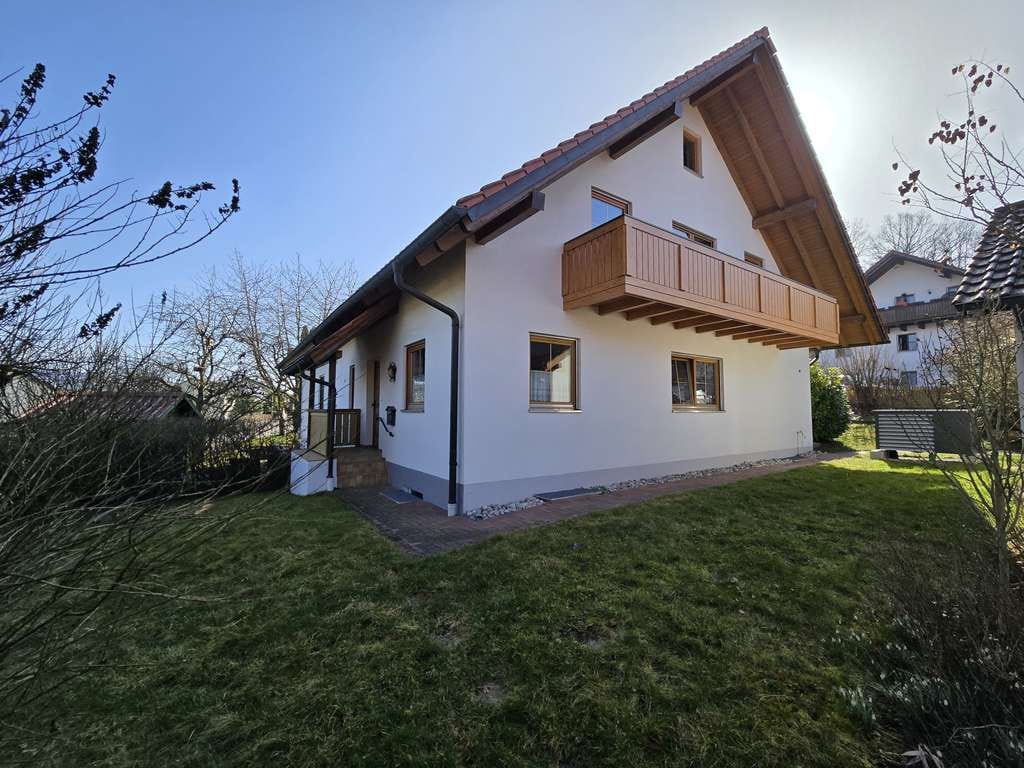 Immobilie in Obertaufkirchen - ... energetisch modernisierte beziehbare DHH mit Wärmepumpe in ruhiger Lage  ... - Bild 0