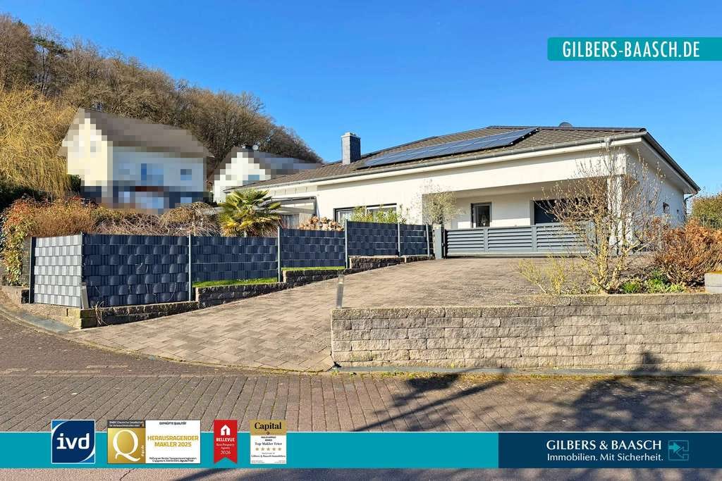 Immobilie in Trassem - Moderner, energieeffizienter und altersgerechter Bungalow in Trassem mit großem Garten als Bauland - Bild 0